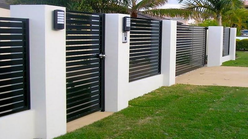 Minimalist Horizontal Iron Fence